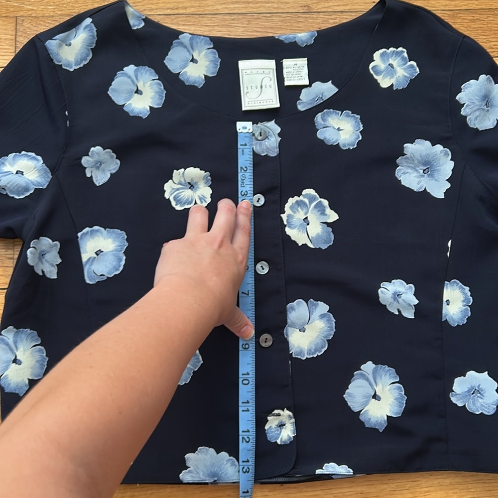 Liz Claiborne Studio Navy Short Sleeve Button Down Top with Blue Floral Design - Picture 3 of 5